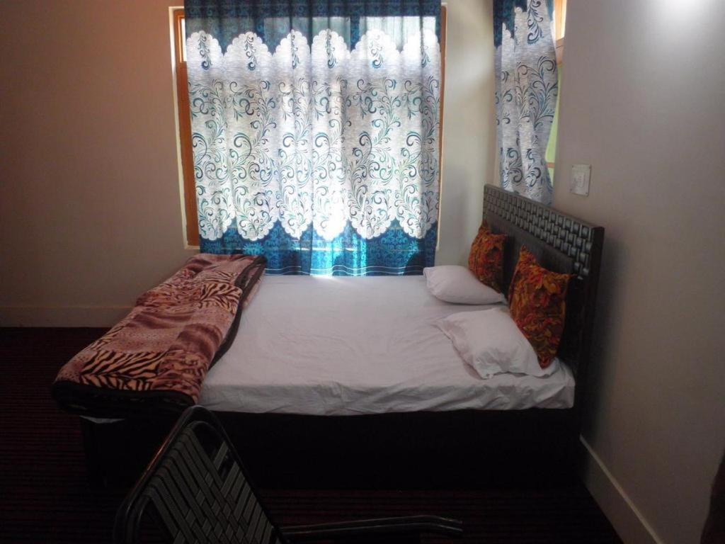 My Guest House Srīnagar Eksteriør bilde